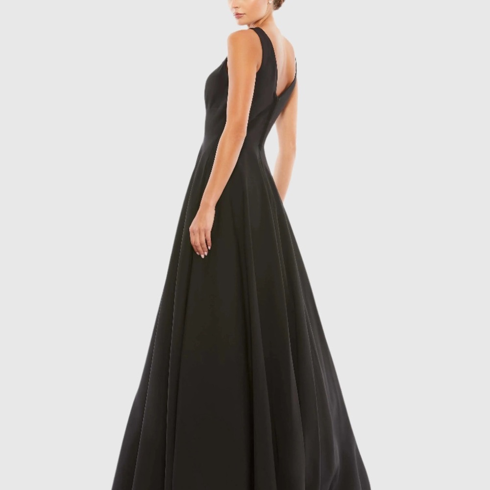 Mac Duggal Black Sleeveless A-Line Maxi Gown
